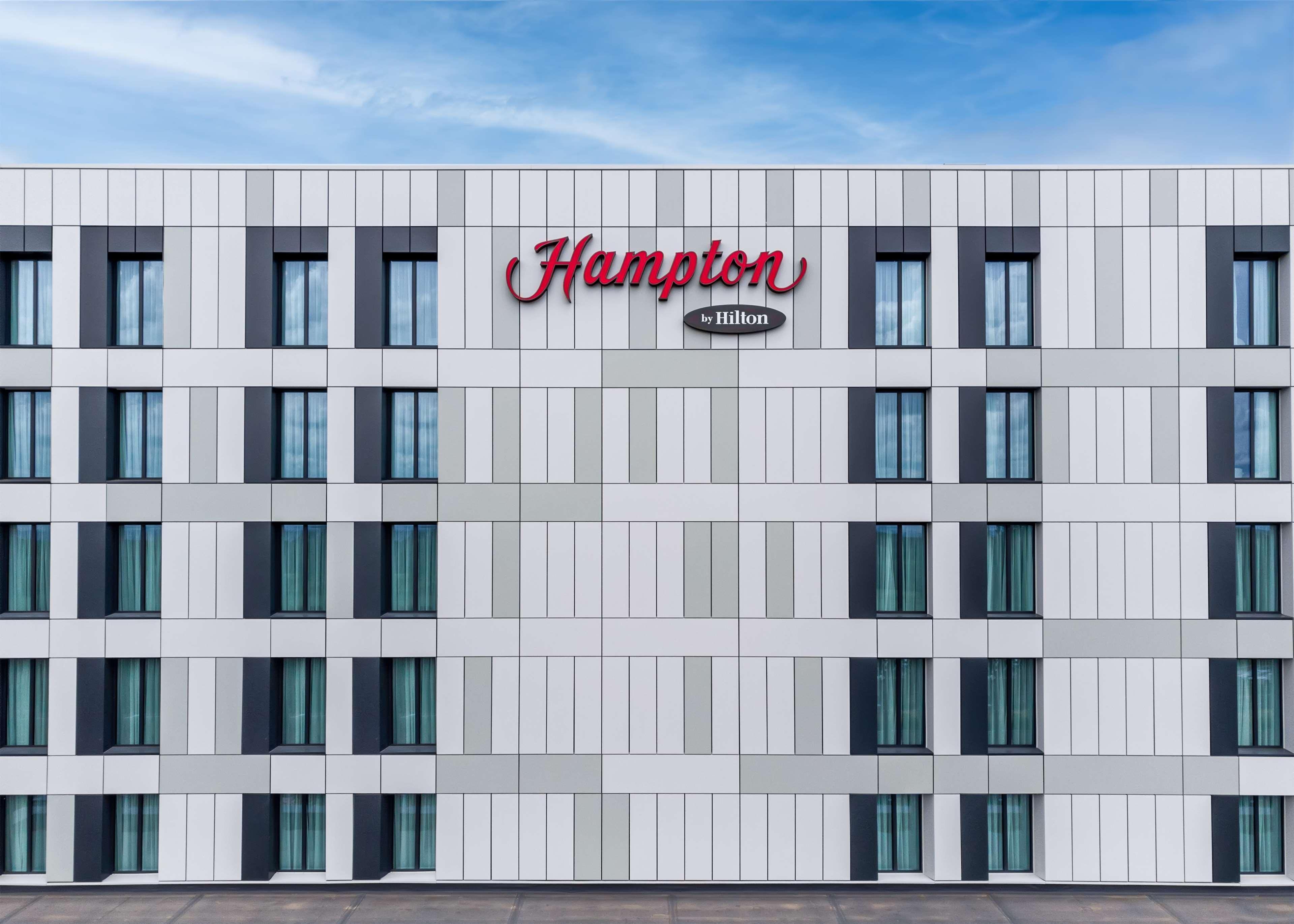 Hampton By Hilton High Wycombe Hotel Екстериор снимка