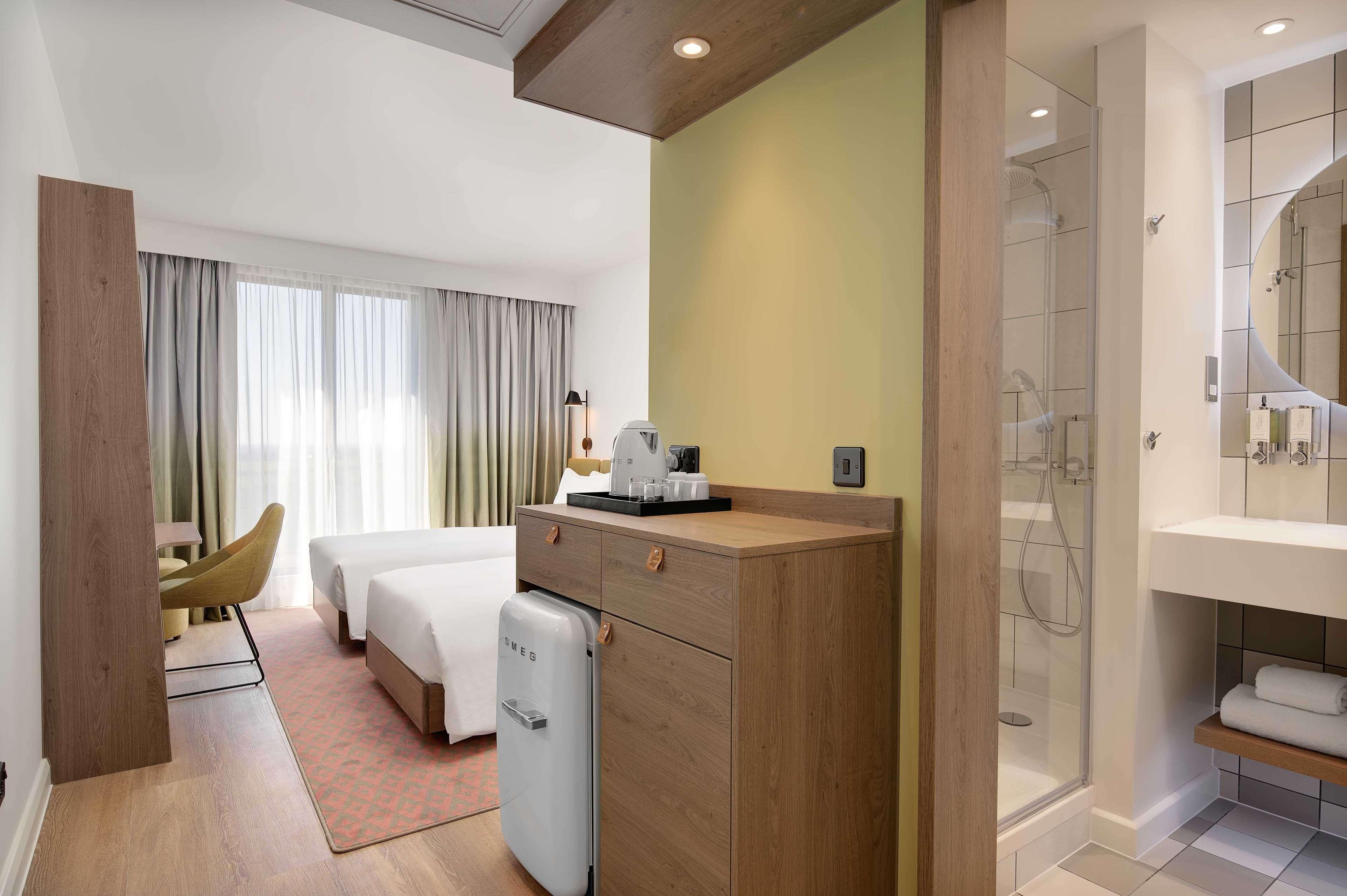 Hampton By Hilton High Wycombe Hotel Екстериор снимка