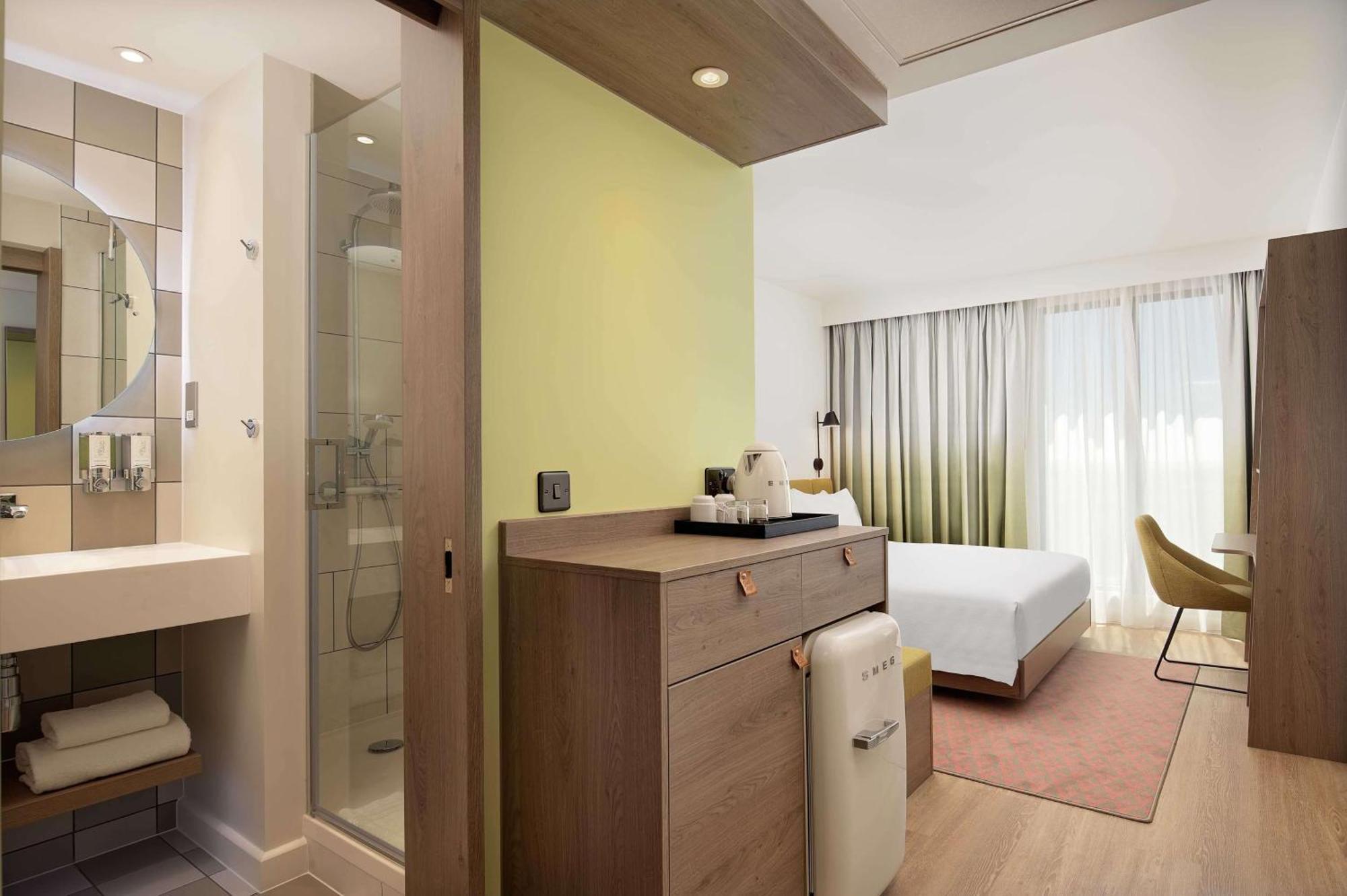 Hampton By Hilton High Wycombe Hotel Екстериор снимка
