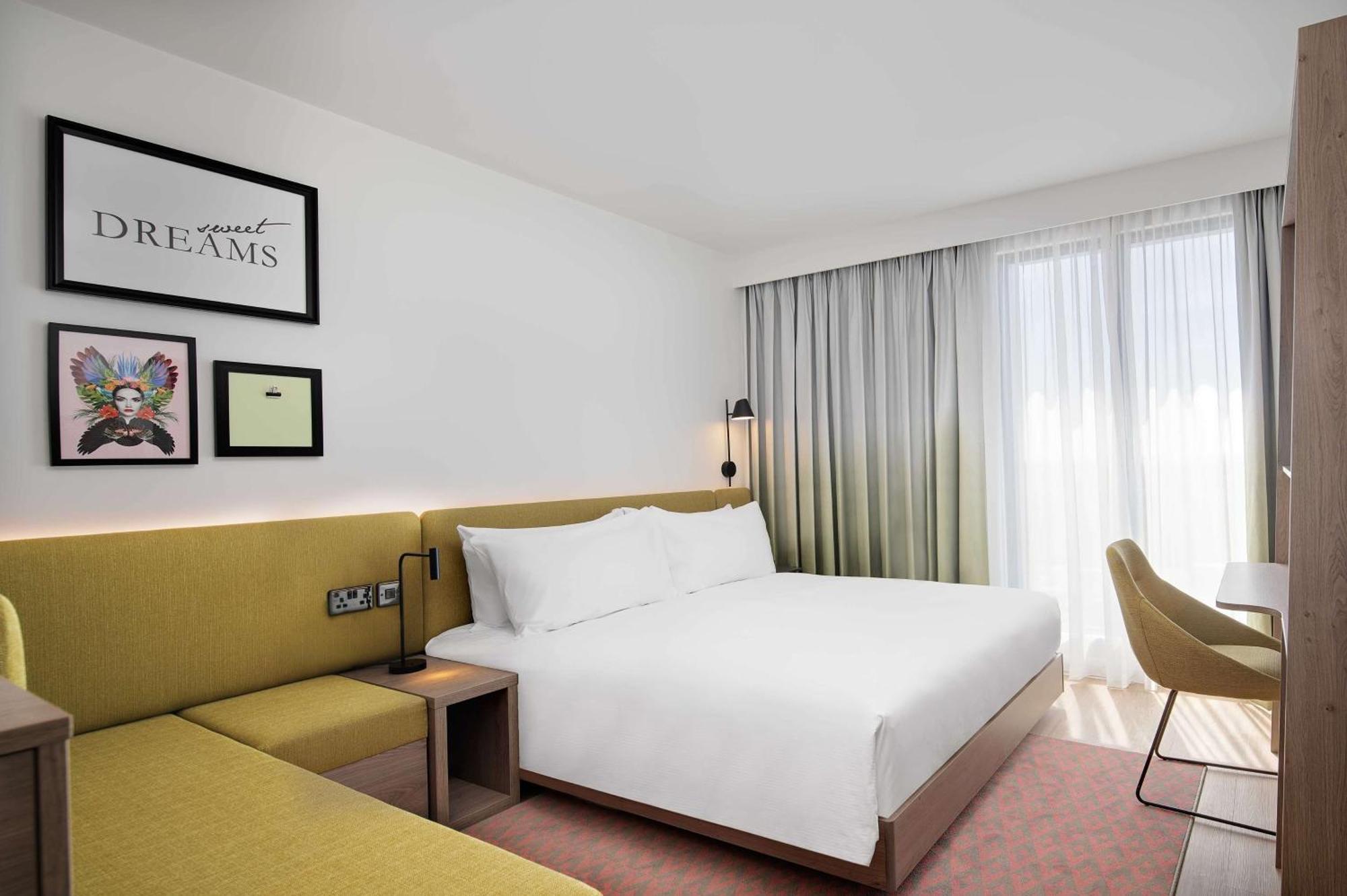 Hampton By Hilton High Wycombe Hotel Екстериор снимка