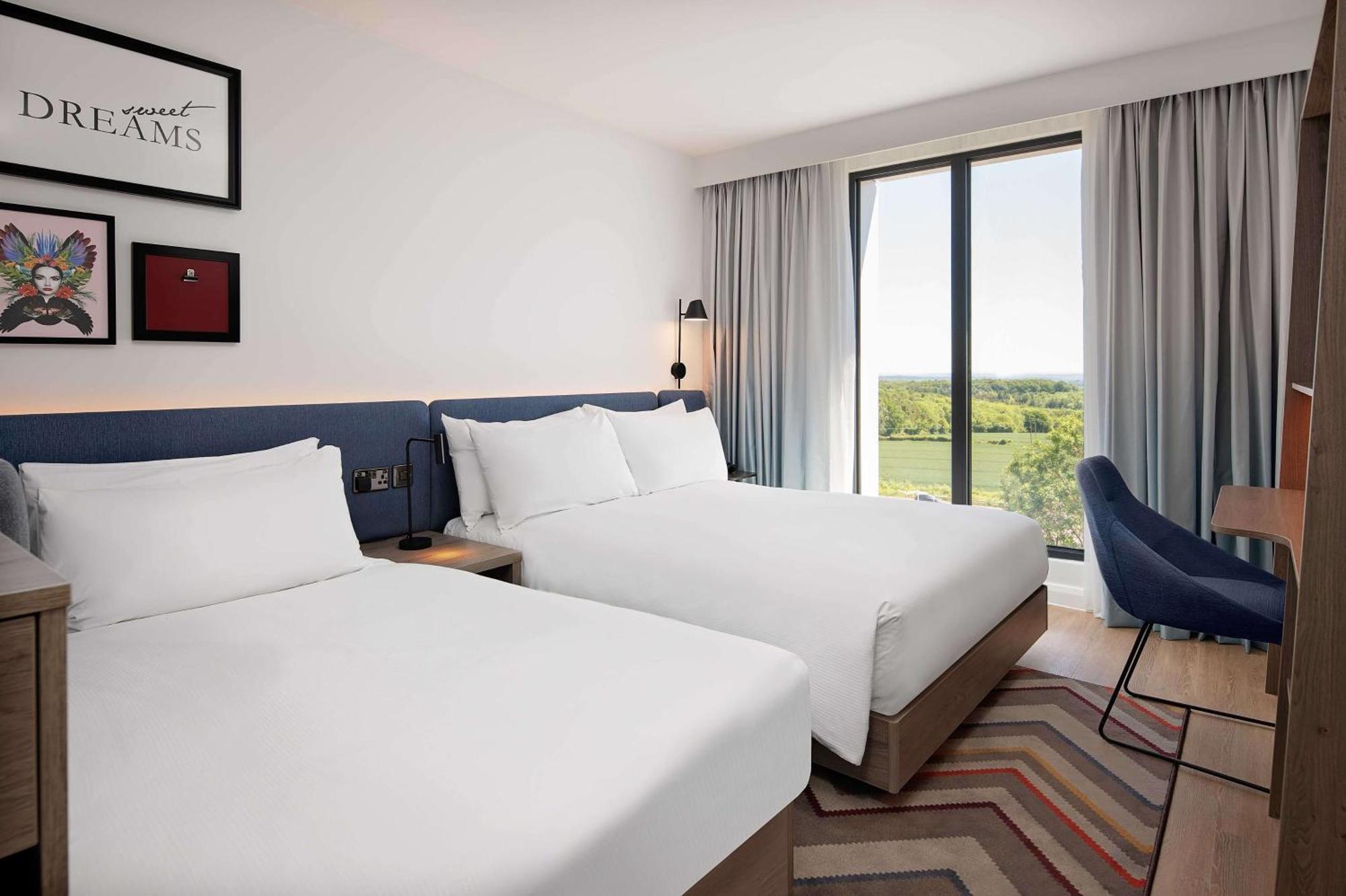 Hampton By Hilton High Wycombe Hotel Екстериор снимка