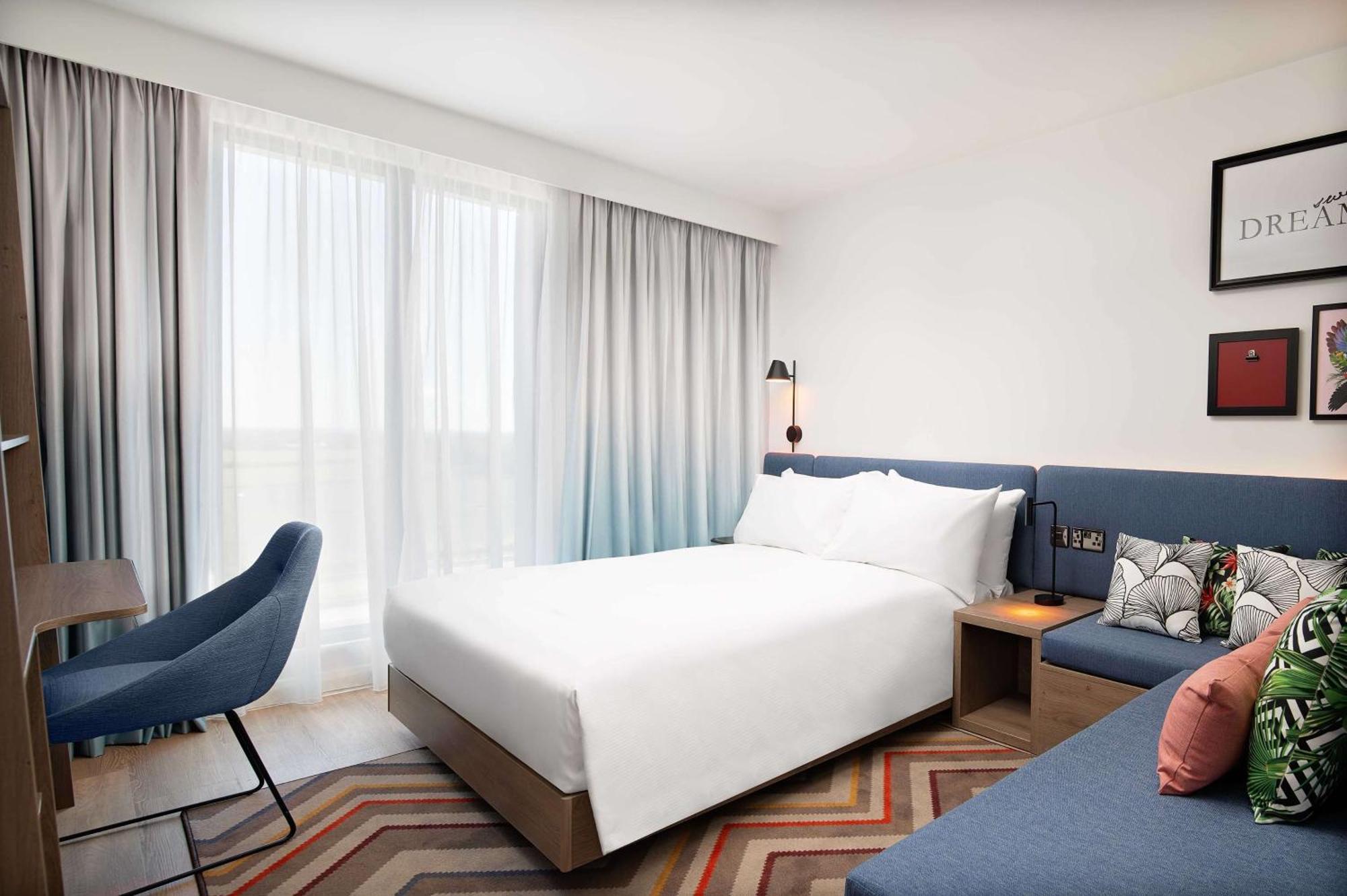 Hampton By Hilton High Wycombe Hotel Екстериор снимка