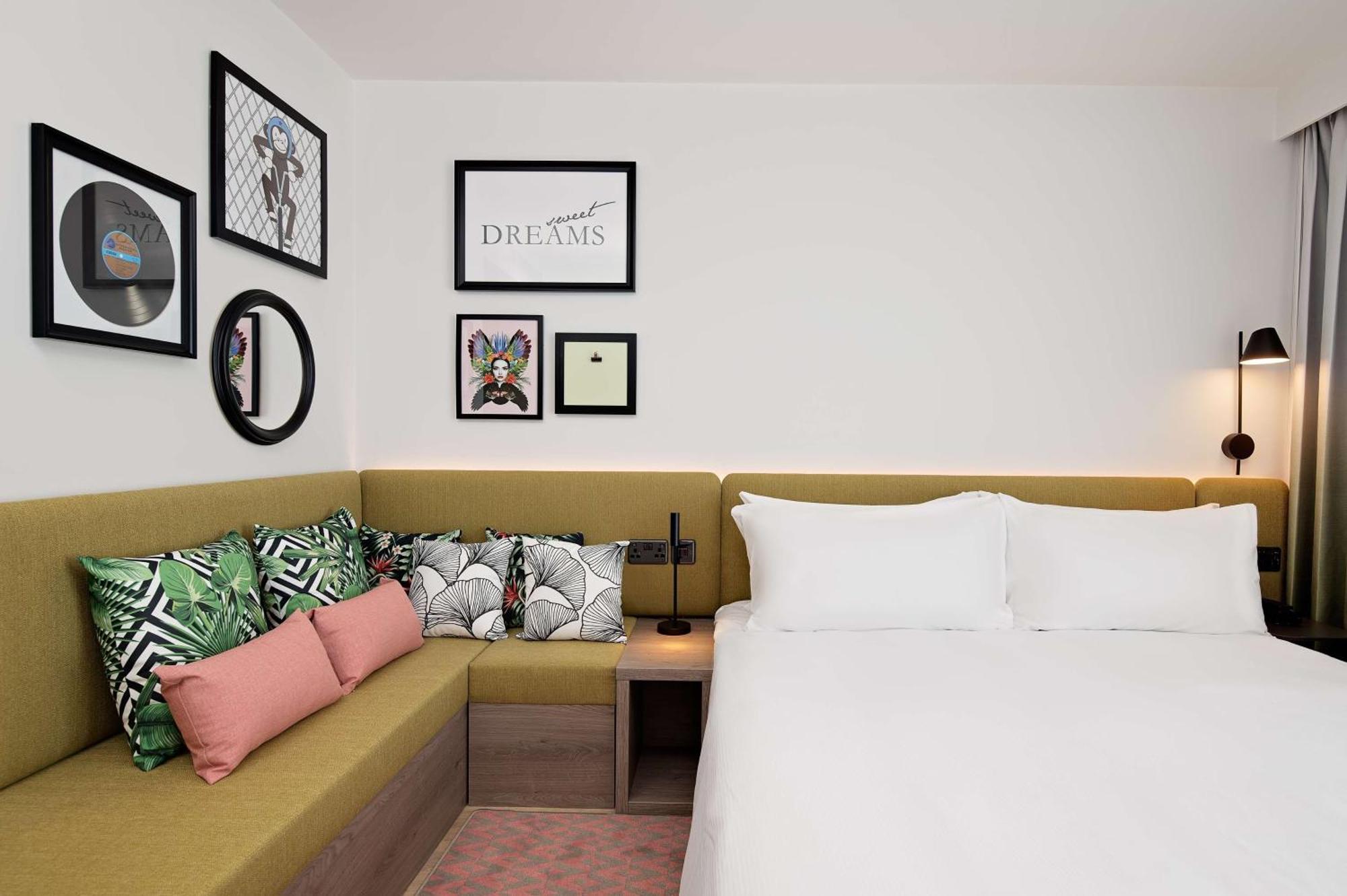 Hampton By Hilton High Wycombe Hotel Екстериор снимка