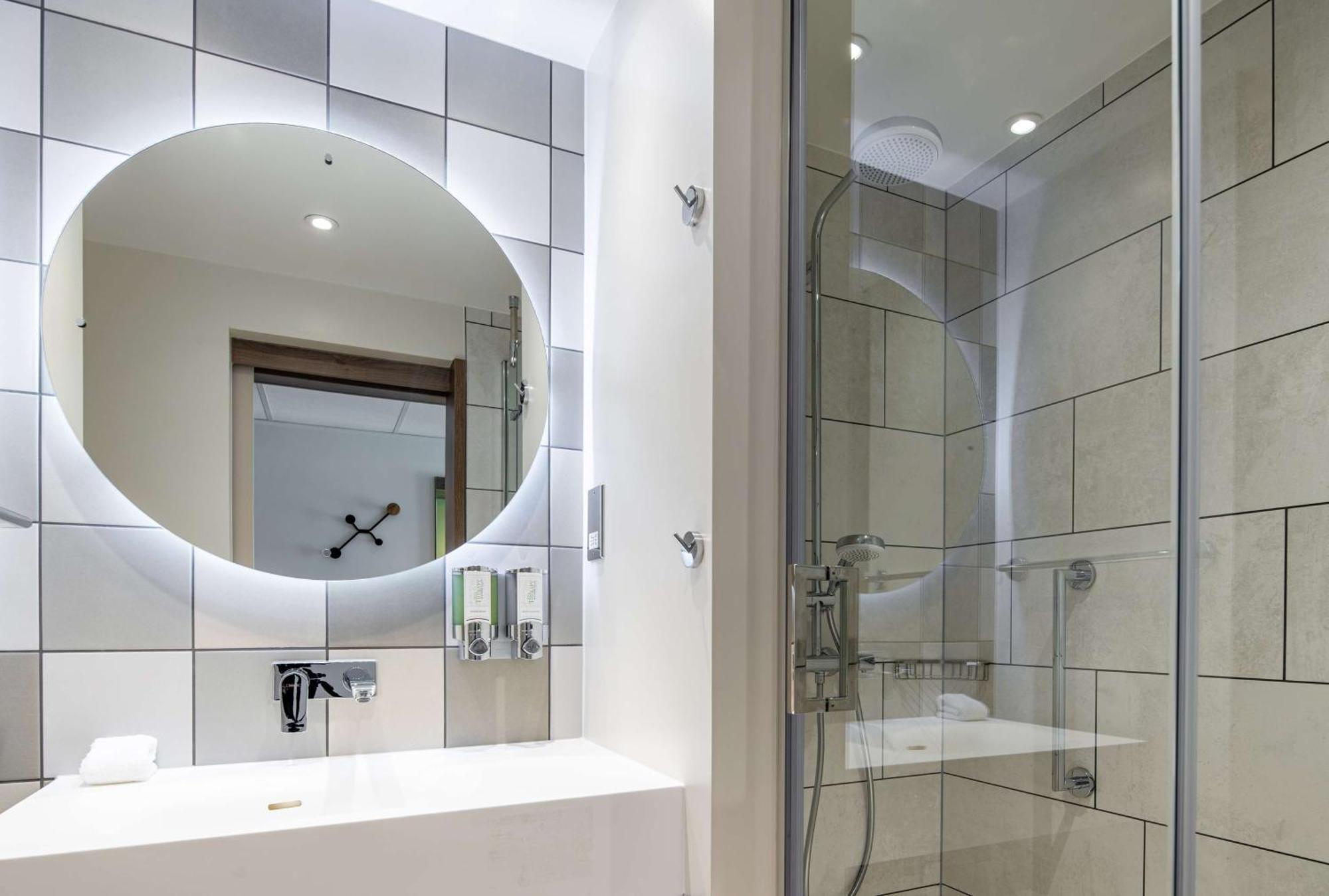 Hampton By Hilton High Wycombe Hotel Екстериор снимка