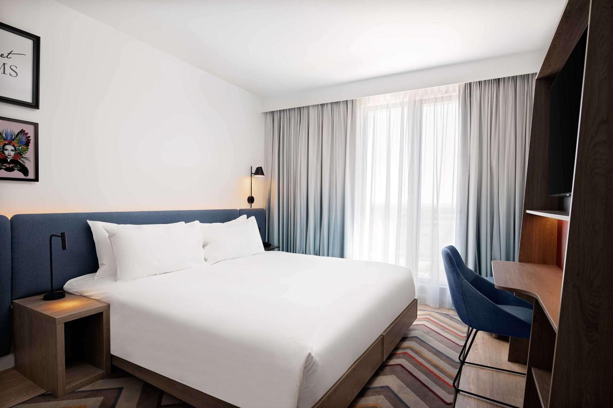 Hampton By Hilton High Wycombe Hotel Екстериор снимка