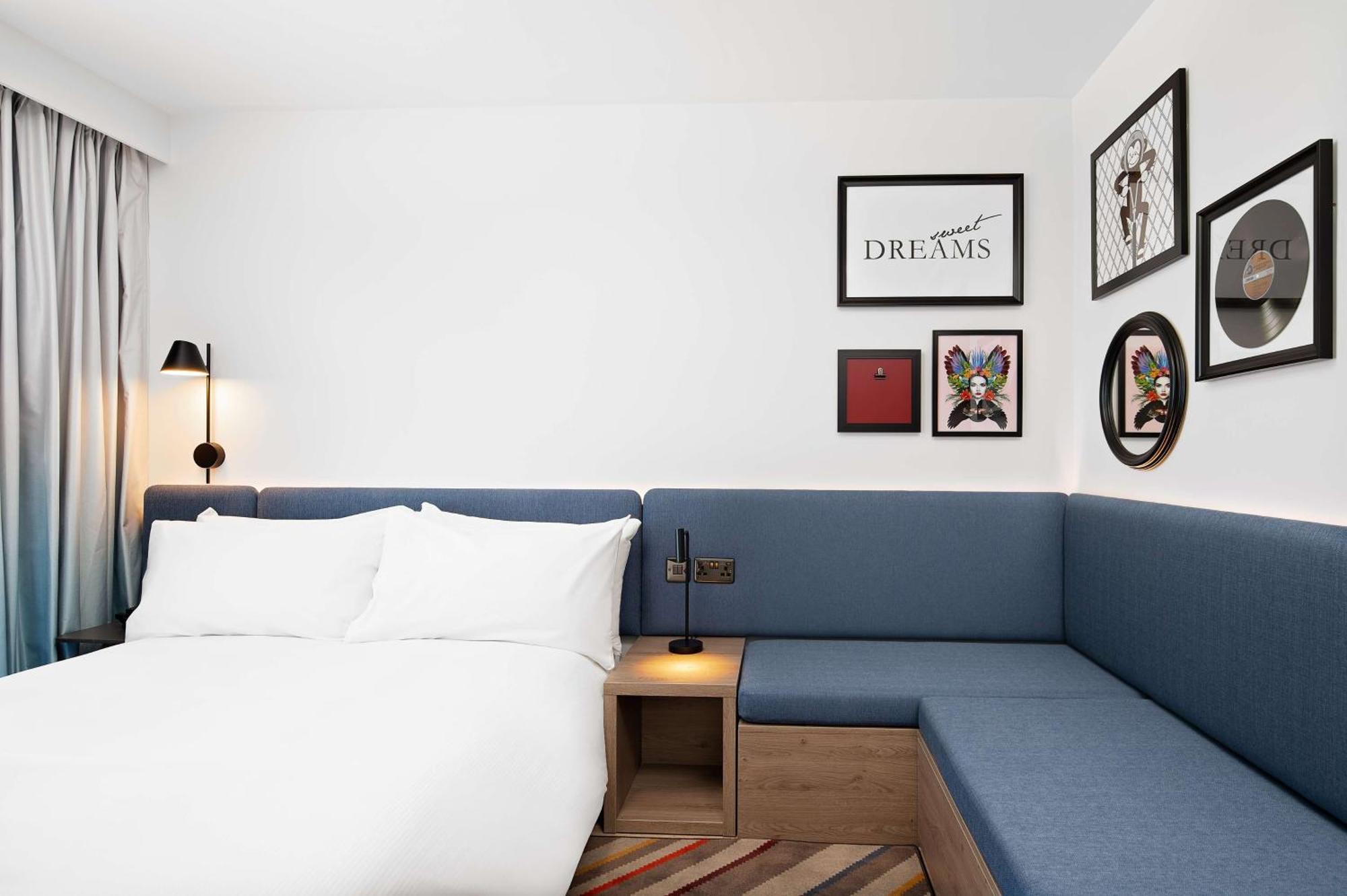 Hampton By Hilton High Wycombe Hotel Екстериор снимка