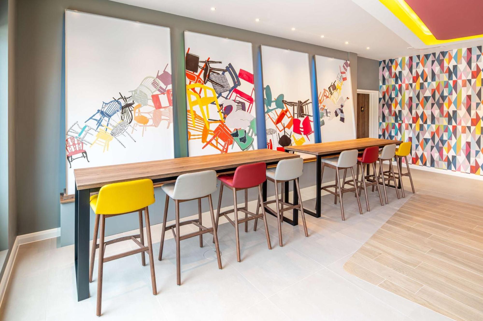 Hampton By Hilton High Wycombe Hotel Екстериор снимка