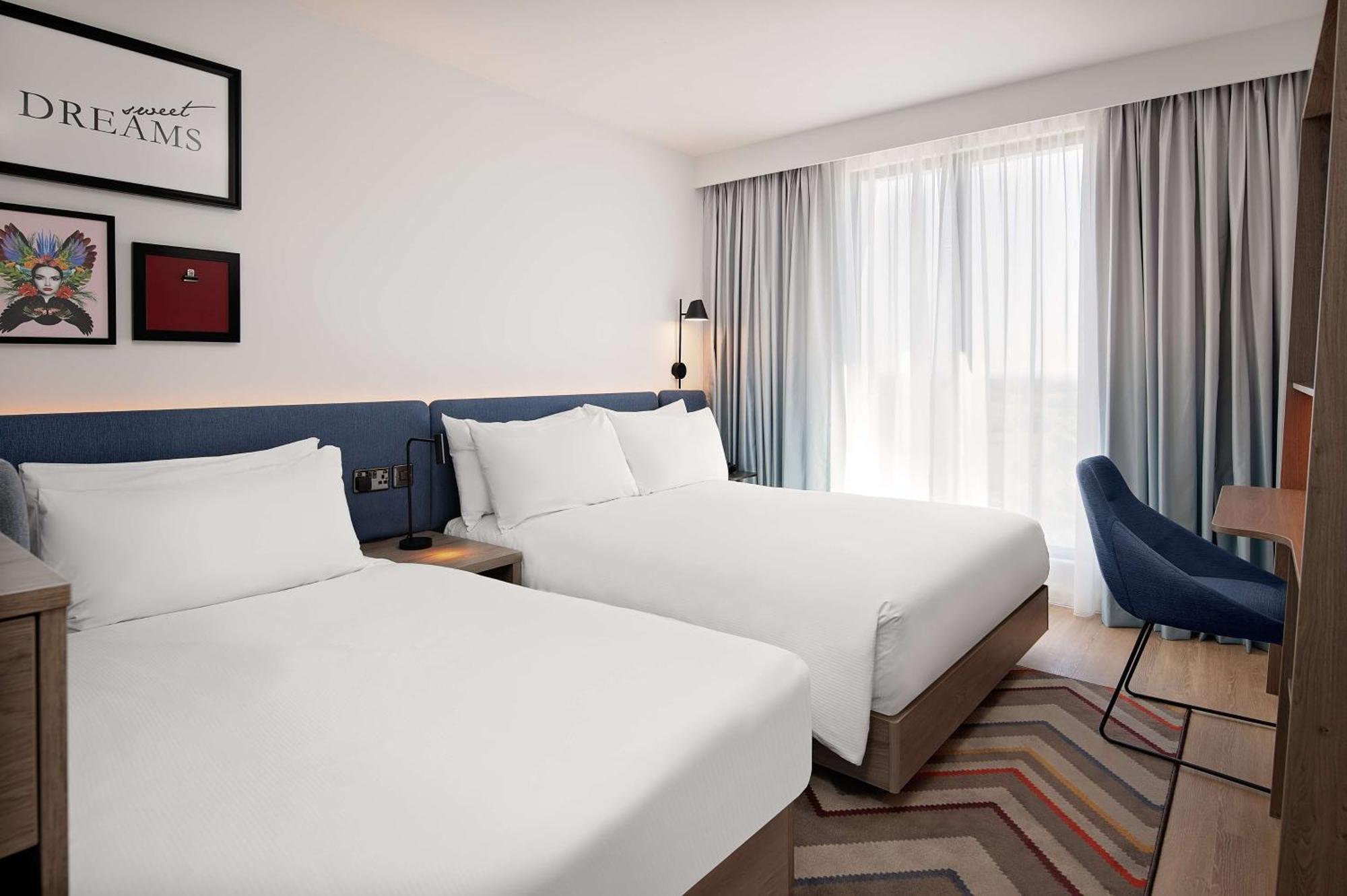 Hampton By Hilton High Wycombe Hotel Екстериор снимка