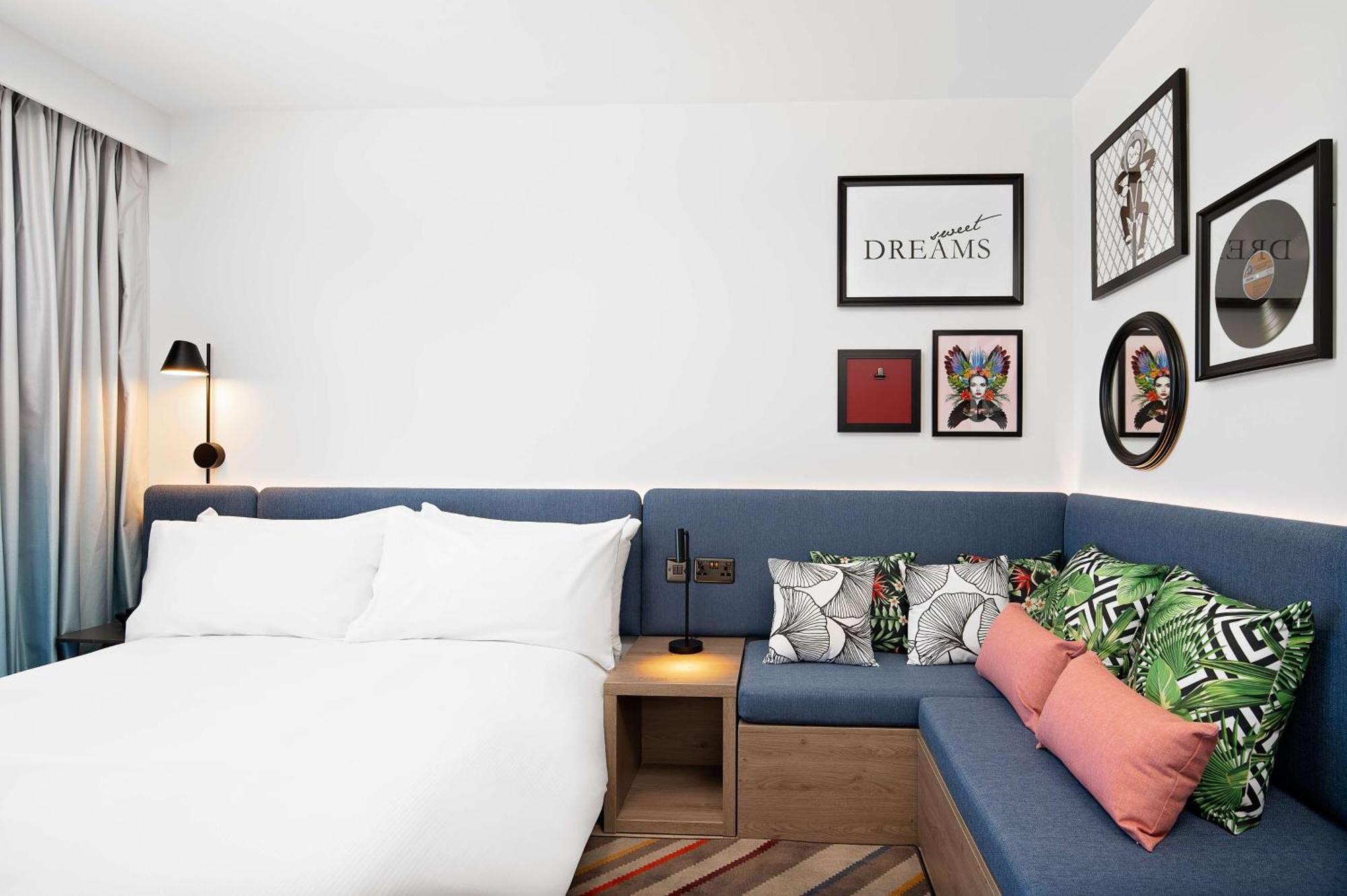 Hampton By Hilton High Wycombe Hotel Екстериор снимка