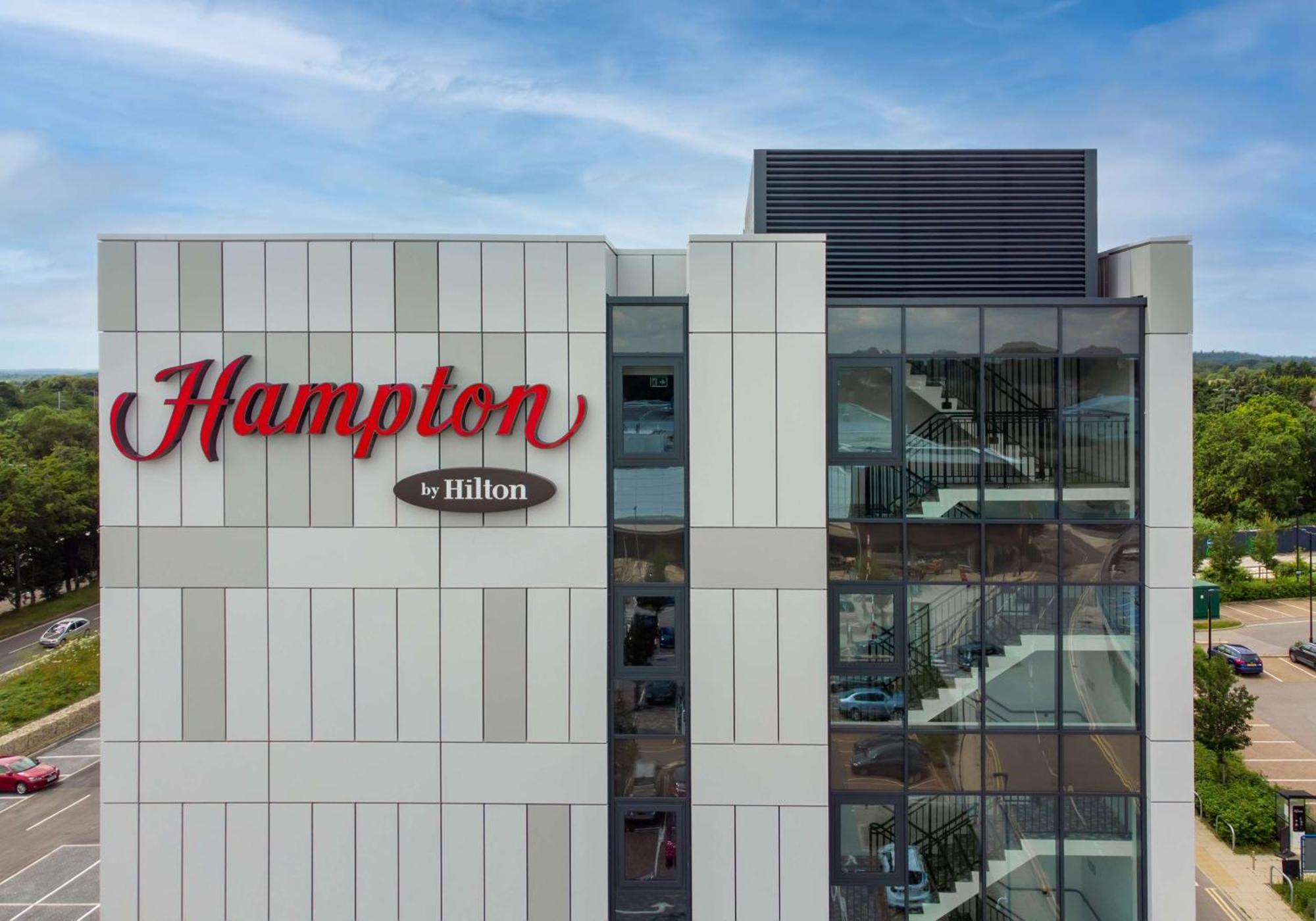 Hampton By Hilton High Wycombe Hotel Екстериор снимка