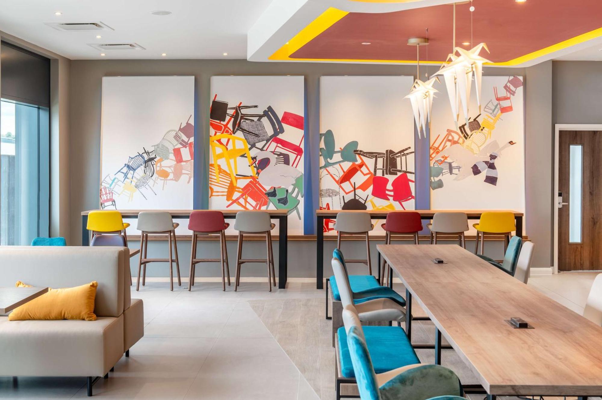 Hampton By Hilton High Wycombe Hotel Екстериор снимка