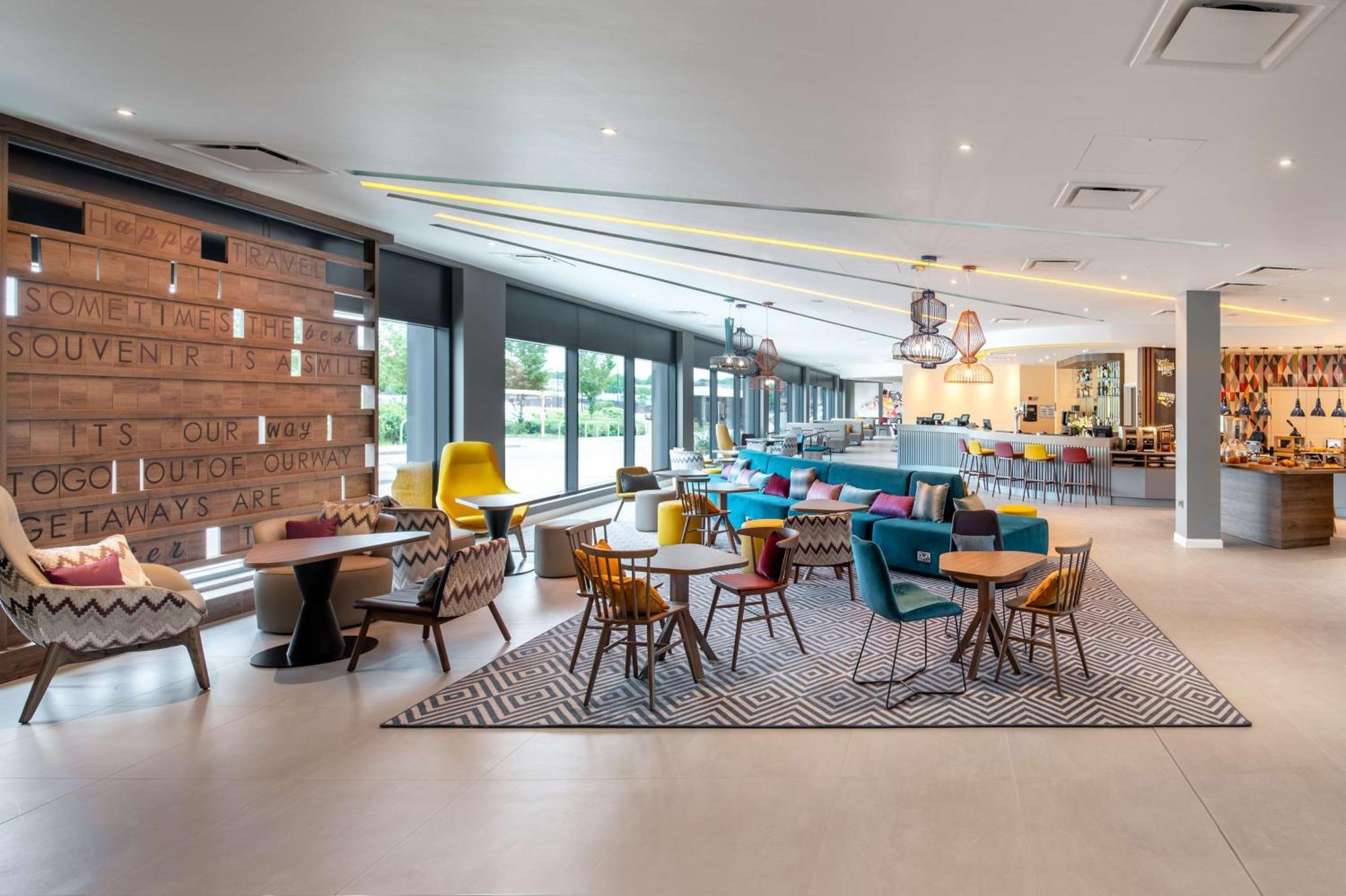 Hampton By Hilton High Wycombe Hotel Екстериор снимка
